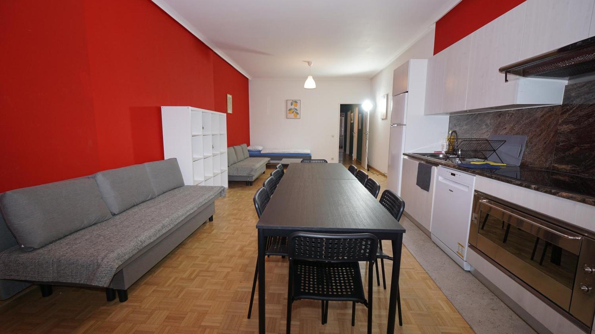 Simon Apartment *
