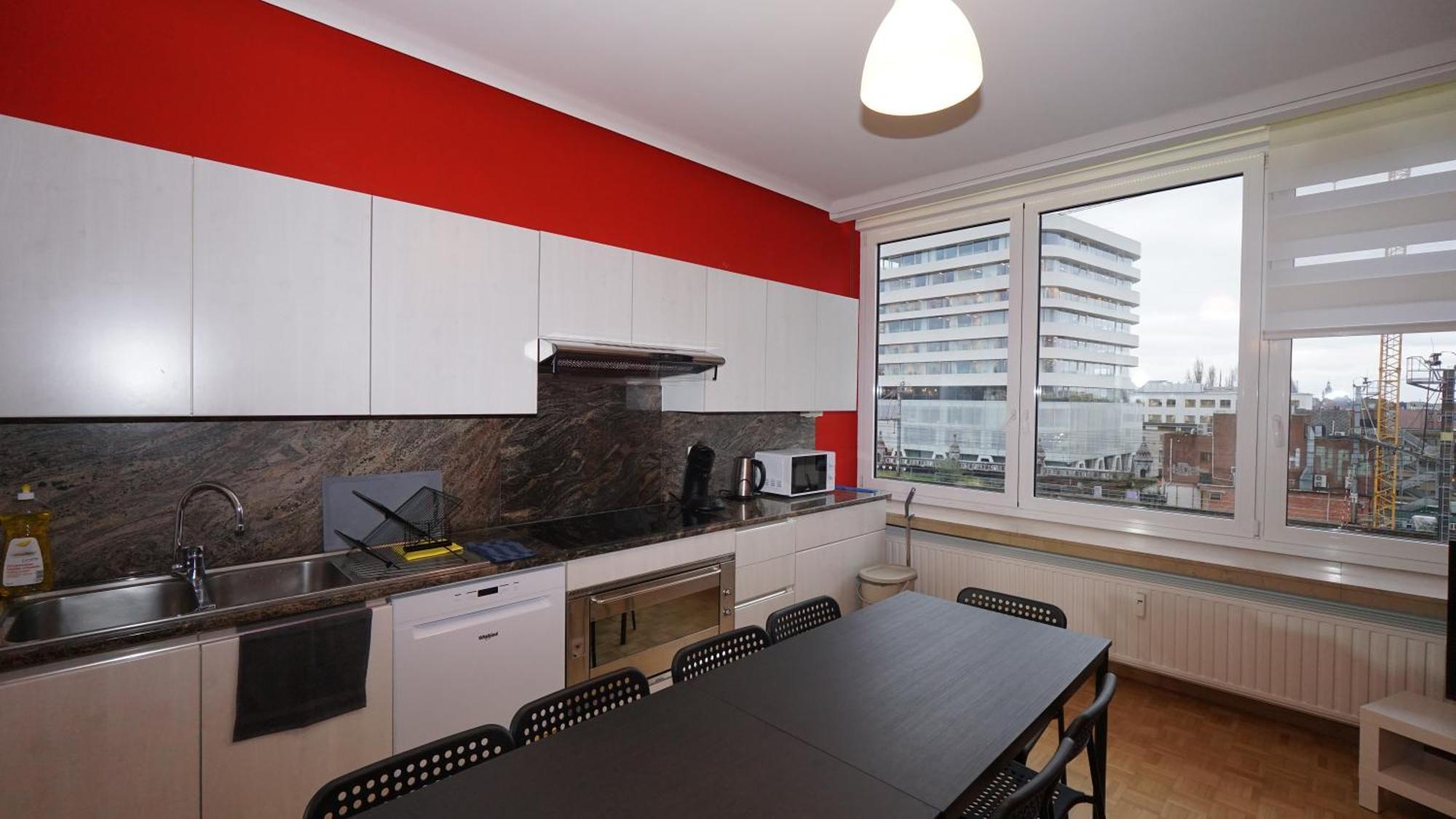 Simon Apartment *